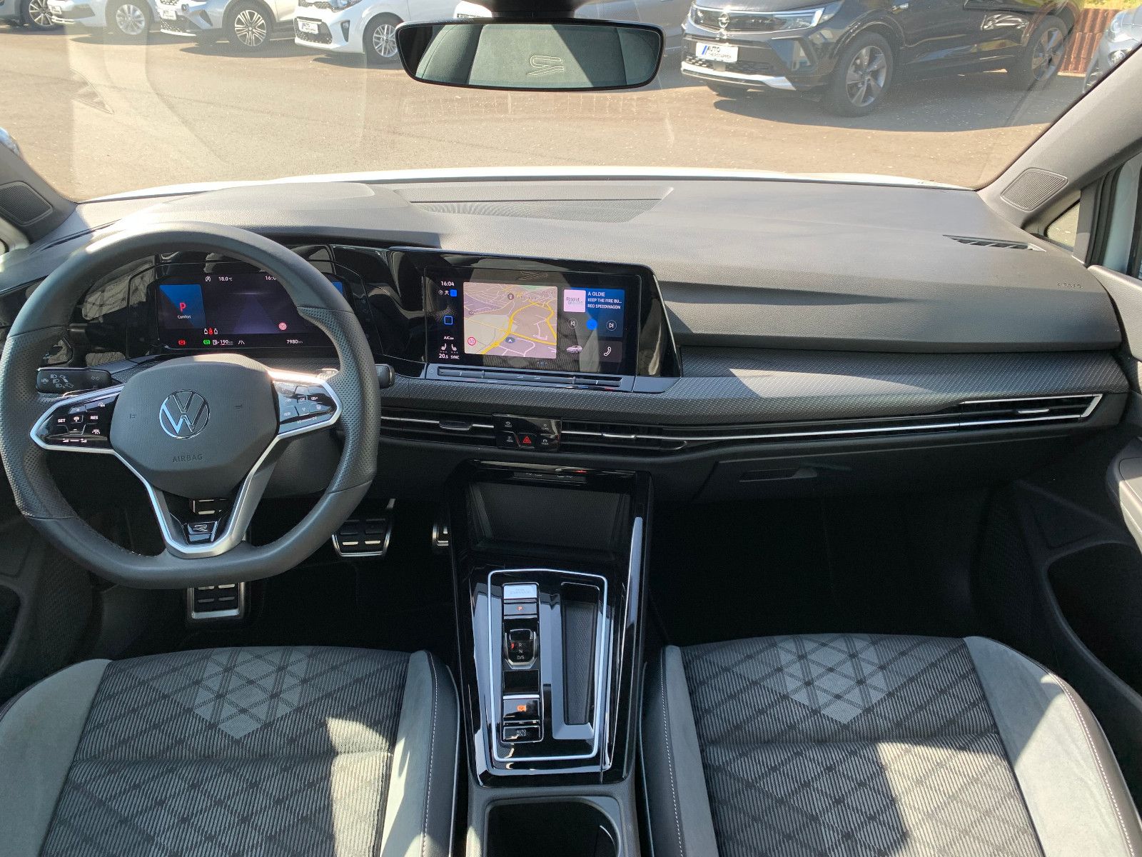 Volkswagen Golf VIII Lim. R-Line eTSI Pano./ACC/LED/Kamera